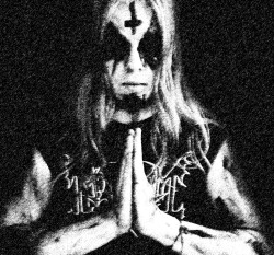 shadowedskulls:  Here have a shitty over-edited corpse paint