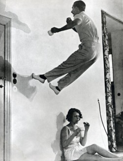 Martin Munkacsi - Having fun at breakfast, Berlin, c. 1933.