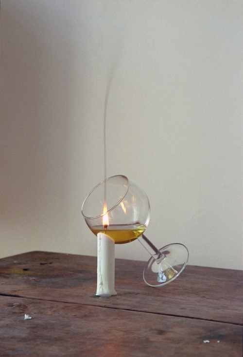 thinkingimages:  Ariel Schlesinger | Untitled (wine glass), 2016,