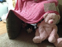 little-dom-space:daddy-pie:Princess and I made a pillow fort!