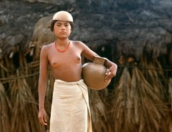 A Mexican Mixtec girl, from Ñundeui, Al pie del cielo by Mario