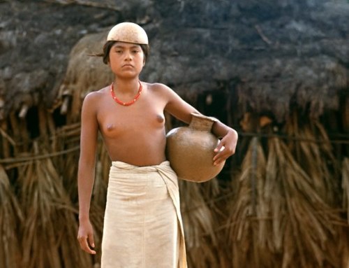 A Mexican Mixtec girl, from Ñundeui, Al pie del cielo by Mario Mutschlechner.