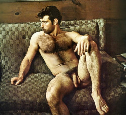 rovensstuff:  dontbacunt:  bisexualenchantment:  How men relaxed