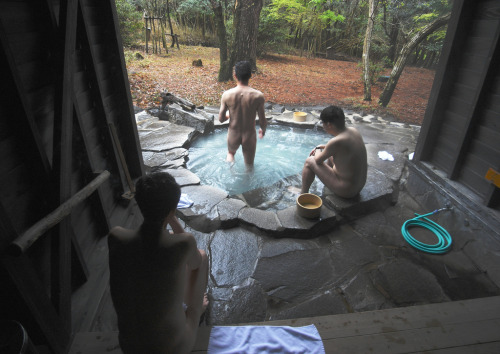   Japanese onsen, via Hige.  