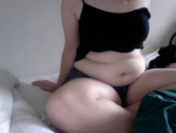 cutelilfeedee:  ok but… how hot is it that my tum rests on
