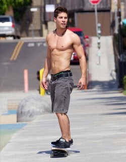 somenaughtylad:  Dean Geyer