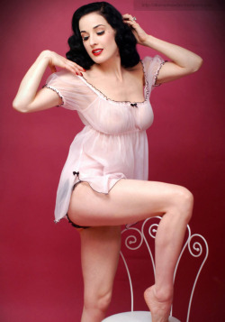 nicole-von-tainted:  Dita von Teese :3 