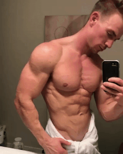 conswolcious:  https://www.instagram.com/mikesheffer_/