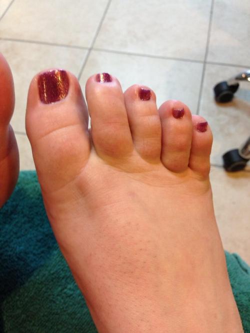 bbwgloryfoxxx love these pictures your awesome pedicured feet. Such sexy toes. Would love to just lick them all day long and have them rub on my johnson.