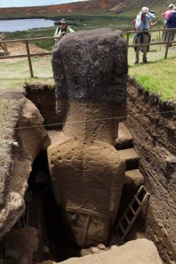 dominovox:  queenanunnaki:  Easter Island’s Statues Reveal