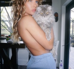 niykeeheaton-fans:  Kitty baby all grown up.