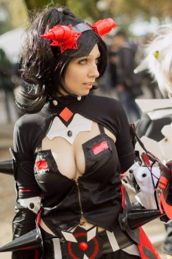 cosplayiscool:  Rena ArchDevil Avatar _ Elsword Cosplay III by ArashiHeartgrammCheck out http://cosplayiscool.tumblr.com for more awesome cosplay