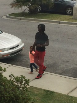 yungtoothpic:  Chief Keef and his daughter  on my campus. Keefs