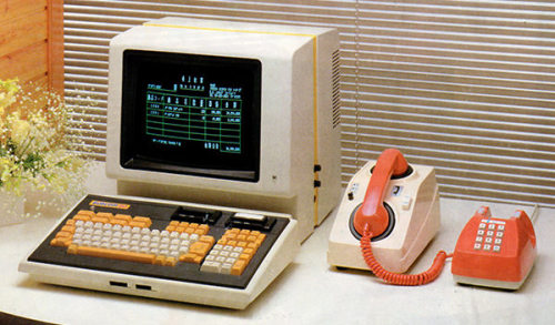 yodaprod:  Fujitsu Bubcom 80 with an acoustic coupler for communication