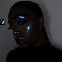 kendollmostwanted:💦Playing with blue highlighters