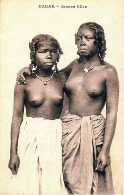 garbospeaks:  Tribal women of Dakar. 