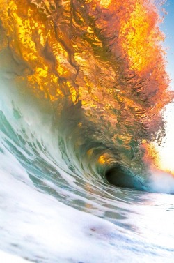 0ce4n-g0d:  ...Wave in on FIRE!!! by Keith Muraoka