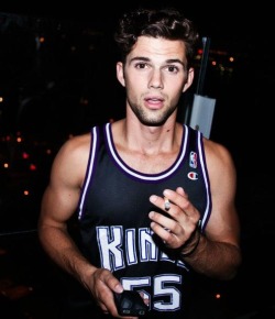 completelyfine:  Tasty. http://completelyfine.tumblr.com