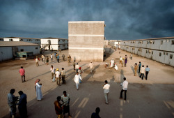 unrar:    Das Island, United Arab Emirates. Worker’s 1976, Rene