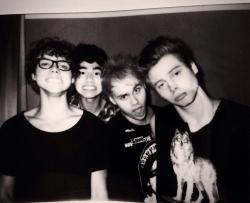 hotdamn5sos:  Michael5SOS: Me and my best frands #sotumblr #hipsters