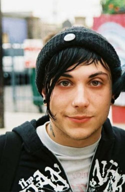 rainofredblood:  Frank Iero :) (Not my photos)