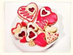 100niko:  Home made valenitnes cookies. But friends…don’t