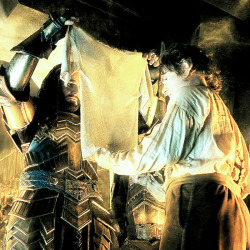 ilcosmodiseiya:  Bilbo had a shirt of mithril rings that Thorin