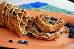 renniesane:   Vegan Banana Oatmeal Waffles!  - 2 cups oatmeal