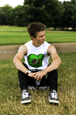 boyssexyboys:  Galera, quem quiser entrar no nosso grupo do whatsaap