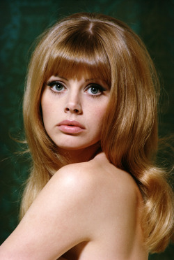 gameraboy:  Britt Ekland