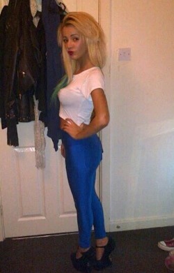 Stunning Colchester slag in blue jeggings and heels loves the