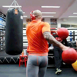 queerclick:  Miguel Cotto. WOOT! For more bulges, visit Bulge