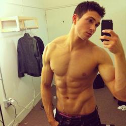 sexy-lads:  Robert Scott Wilson making shirtless selfie 
