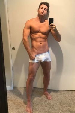 celebritybodybuge:  Ashley Parker Angel from oTown and Wicked