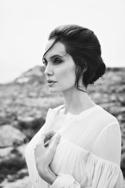 ashliebryn:  Angelina Jolie