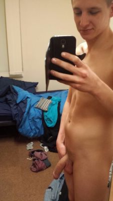 straightexposedboys:  Straight requested guy with a pretty big