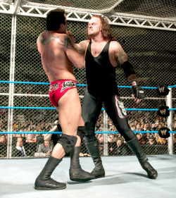 wweass:  fishbulbsuplex:  The Undertaker vs. Randy Orton  I miss