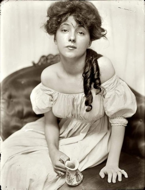 Evelyn Nesbit Nudes & Noises  