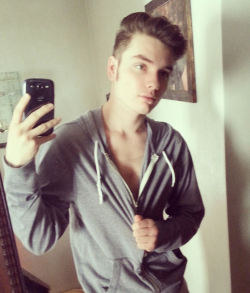 cuteguyss:  brettboyce.tumblr.com