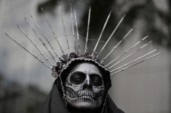 harvestheart:  A costumed woman awaits the start of the Grand