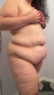 plussizebettybombshell:  Trying to learn to love my cellulite