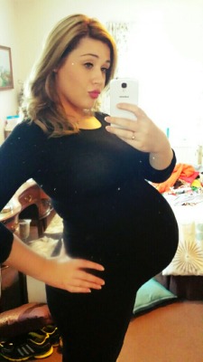 vickyandchick:  36 weeks.. I am ginormous. 