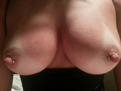 gostrangerus:sandyc4fun:All natural titties! Who wants to suck