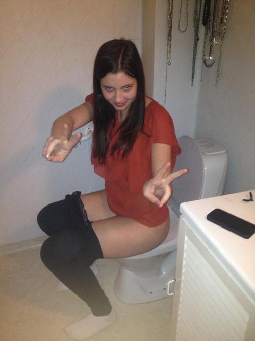 dimitrivegas:  Girls taking shits