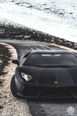 exost1:  watchanish:  Behind the scenes with the Aventador and