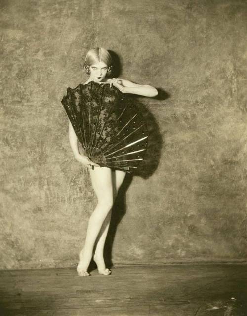 the1920sinpictures:1926 Dancer Claire Luce on Broadway in Ziegfeld’s