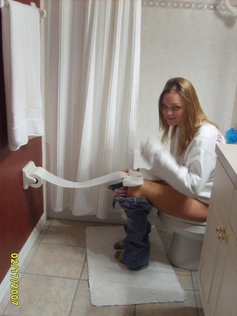 1nobodyknowsme1:  dimitrivegas:  Pooping      (via TumbleOn)
