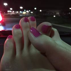 g1–nca-h:  #sexyfeet #crushed #footcrush #foot #footkissing