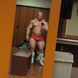 musclerox27:  sfinnxxx:  Danny Garon. Gotta zoom in on this one.