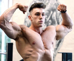 muscleobsessive:22-year-old UK bodybuilder Brandon Harding. Young,